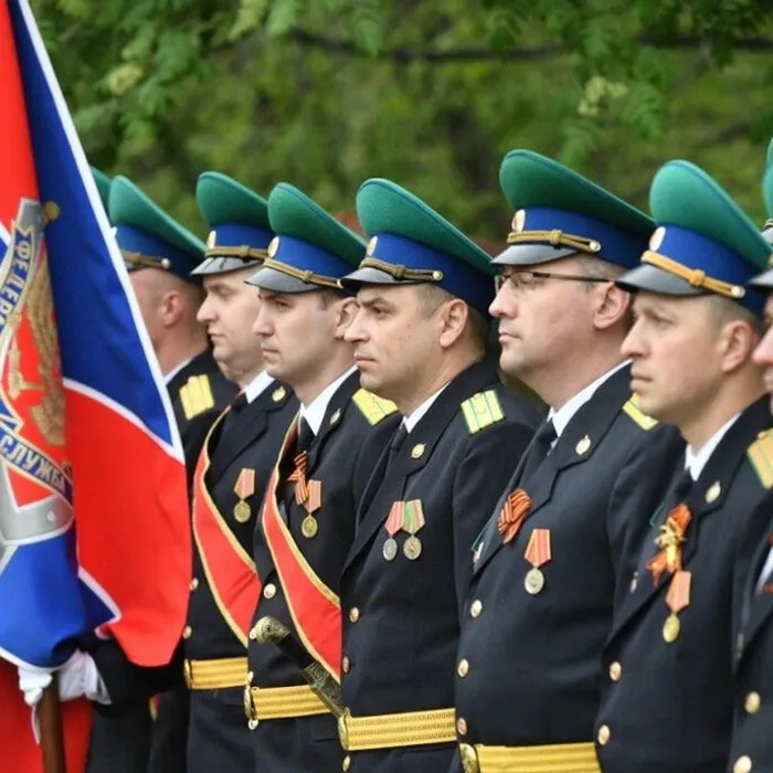 Пограничное управление ФСБ России по Республике Карелия проводит отбор граждан для поступления на военную службу по контракту, а также в образовательные организации ФСБ России.